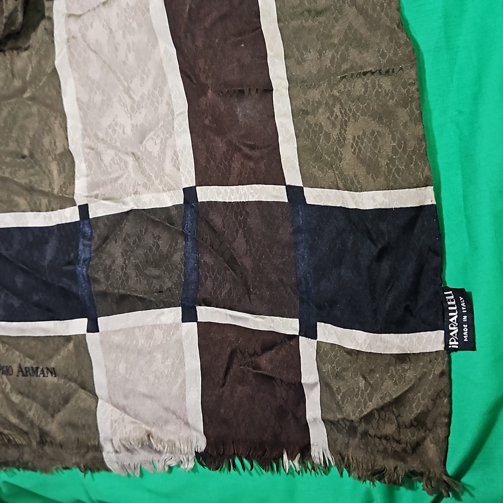 Giorgio Armani Vintage 100% Silk Scarf - Picture 10 of 10